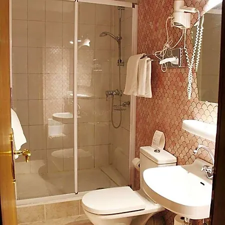 Au Cygne 3*