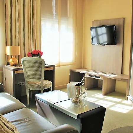 Hotel Au Cygne 3*
