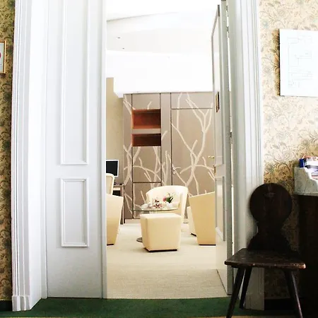 Au Cygne Hotel 3*